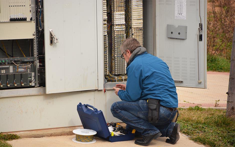 travail électricien Sèvres